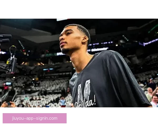 文班41分18篮板3盖帽零失误领衔马刺大胜勇士 卡斯尔15分11板助攻全队